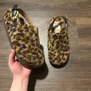 NWOB LEOPARD FAUX FUR CLOGS